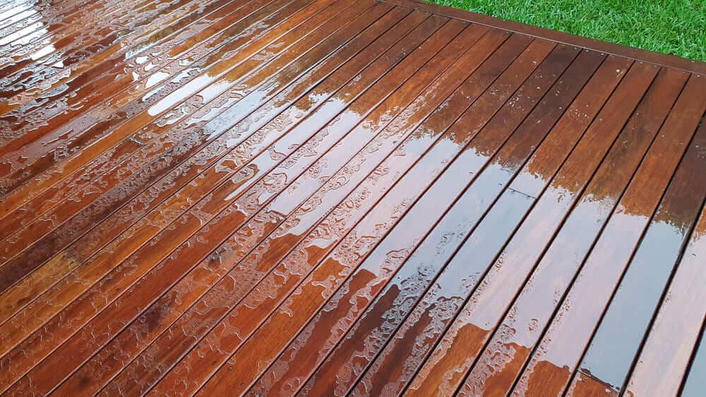 Is composite decking slippery when wet?